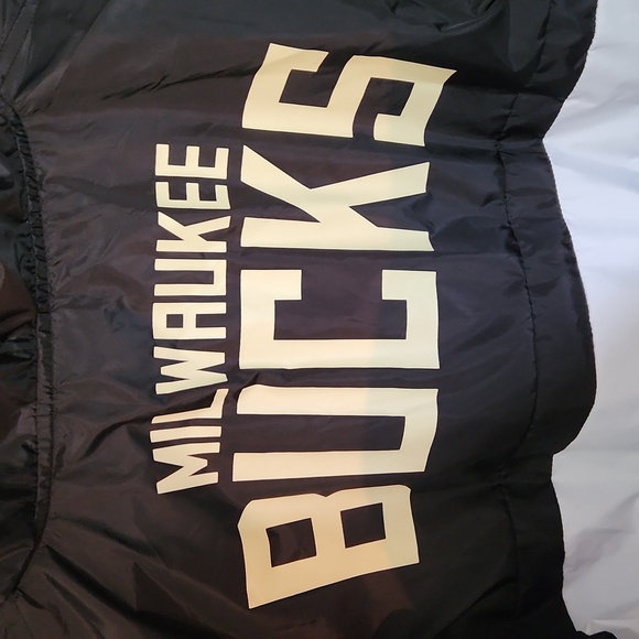 Milwaukee Bucks Size medium, thin shell hooded jacket - Picture 6 of 8